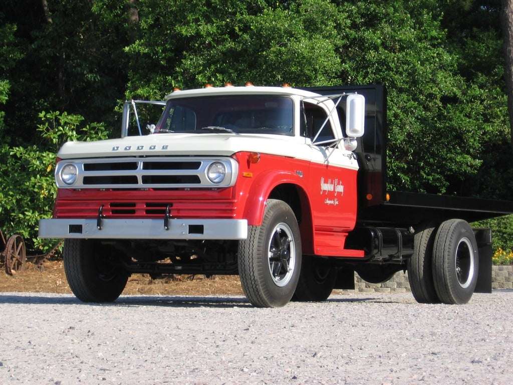 Вантажівка Dodge D-700 1970 року випуску онлайн пазл