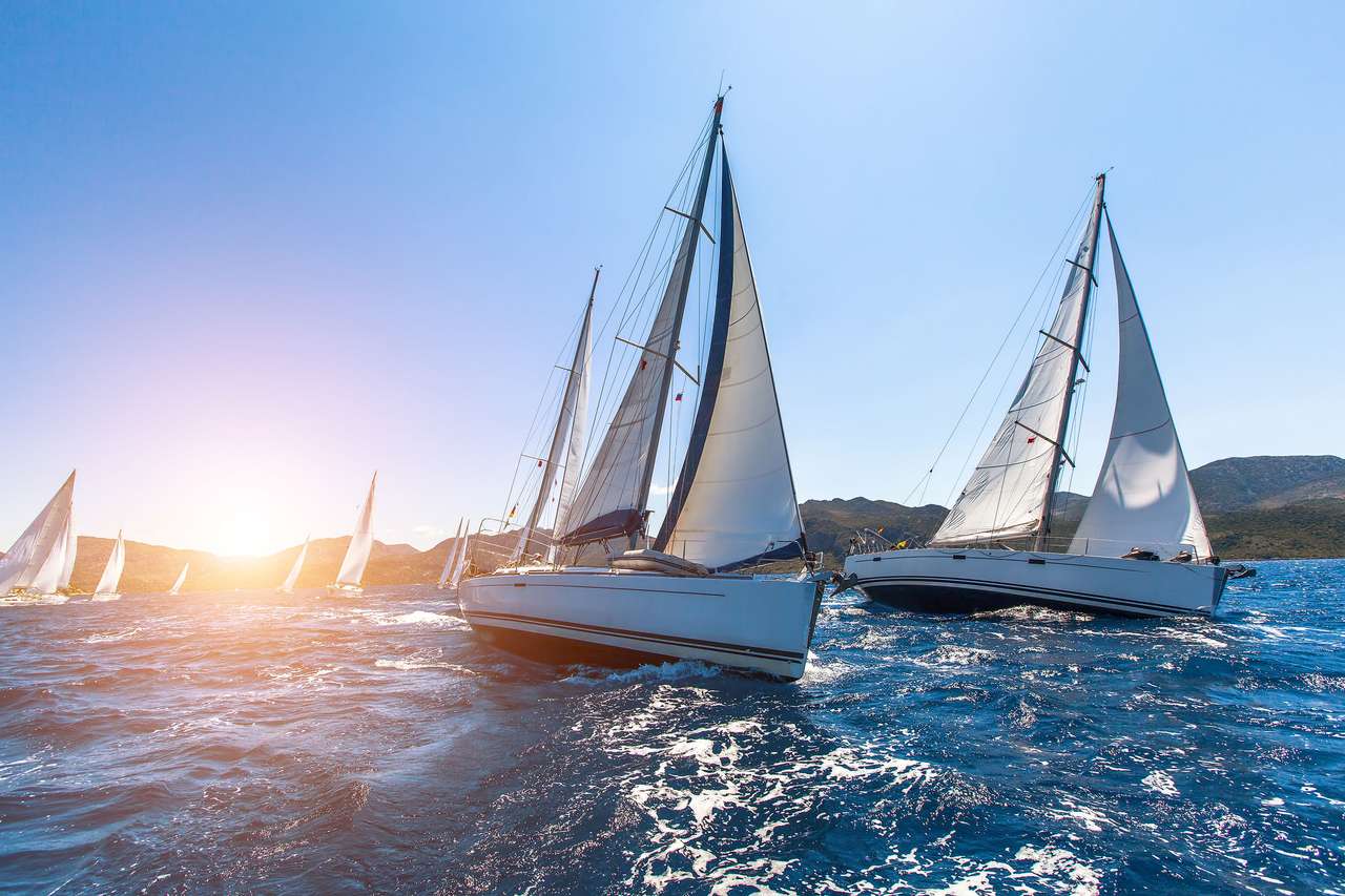 Yachts de luxe à la navigation de voile puzzle en ligne