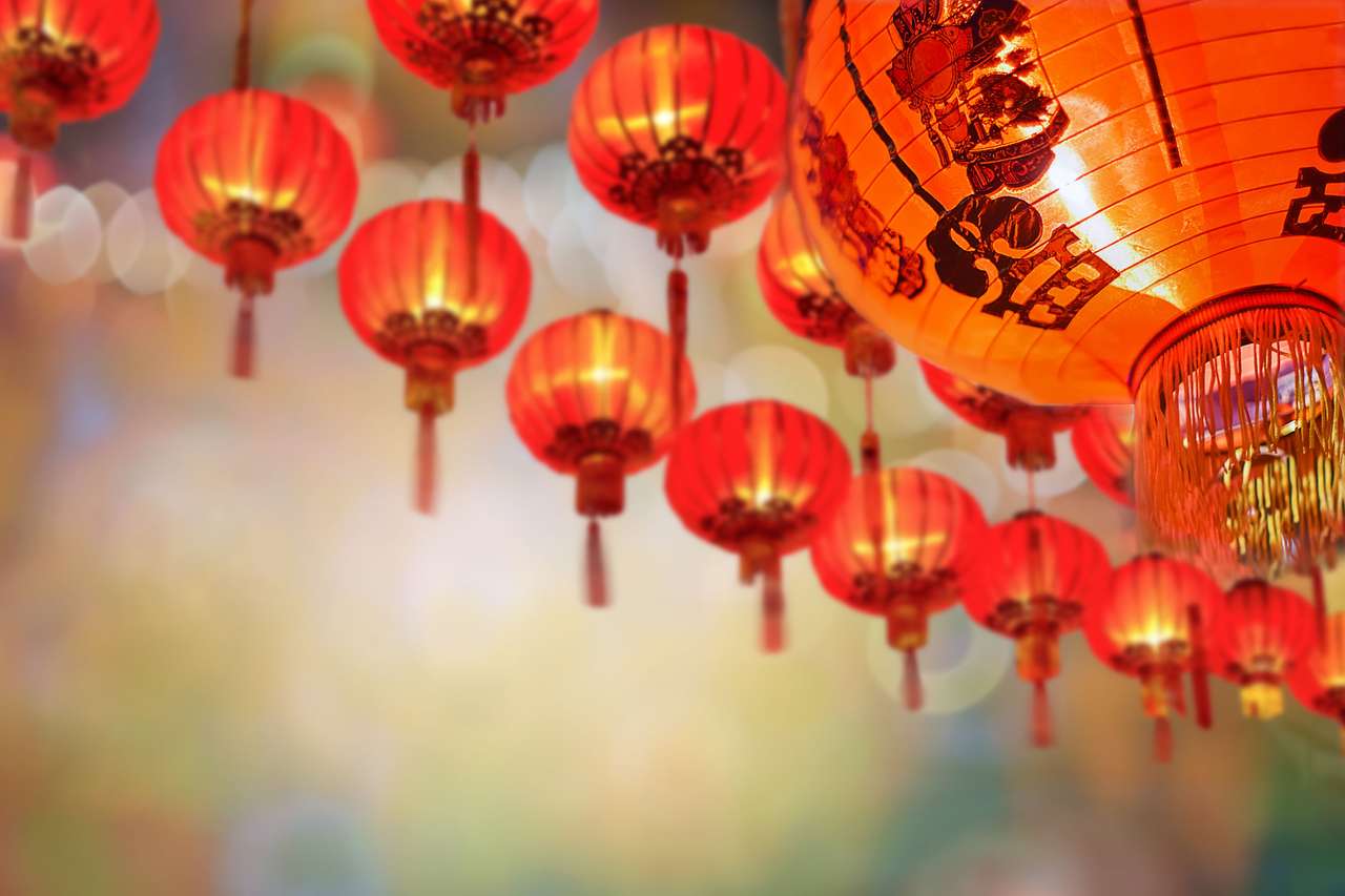 Lanterne cinesi del nuovo anno in città cinese puzzle online