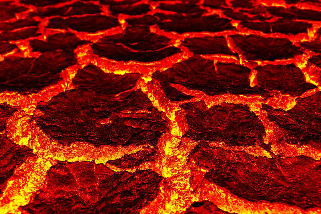 Vlammen en inferno uitbarsting in vulkaan legpuzzel online