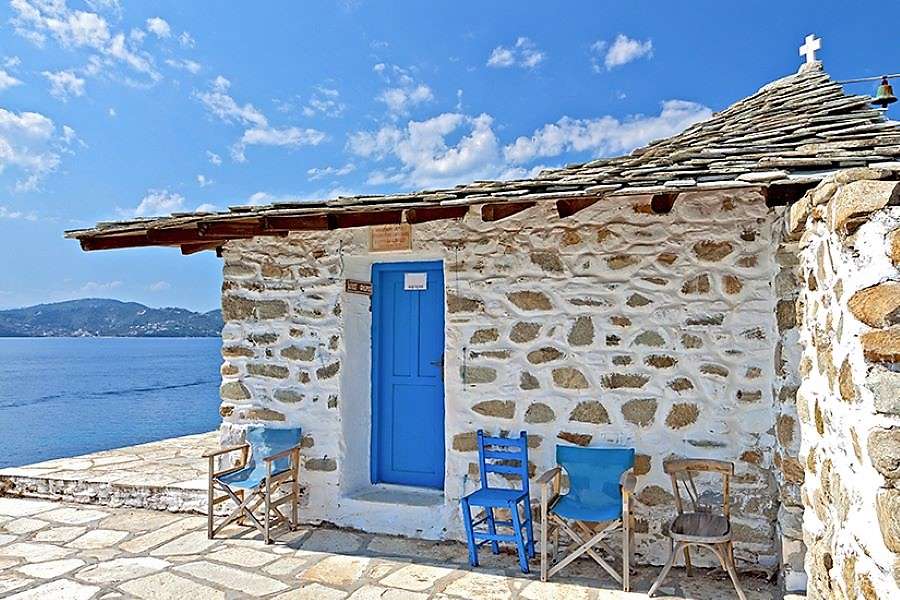 Свадебная часовня на греческом острове Скиатос пазл онлайн