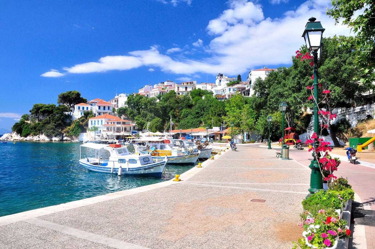 Греческий остров Скиатос онлайн-пазл
