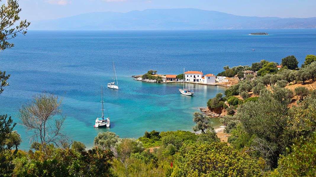 Скопелос гръцки остров онлайн пъзел