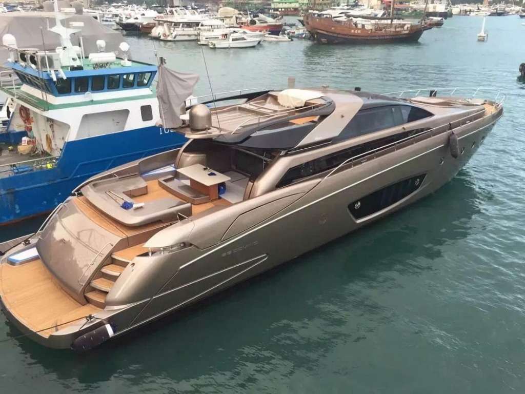 Yacht Domino Riva rompecabezas en línea