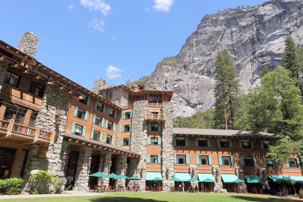Rustikt hotell i bergen Pussel online
