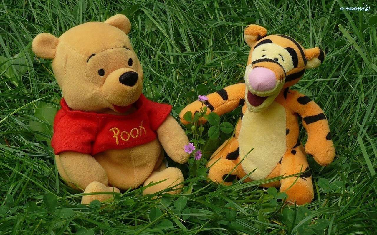 Enchimento de bonés na grama - Winnie o pooh, tigre quebra-cabeças online
