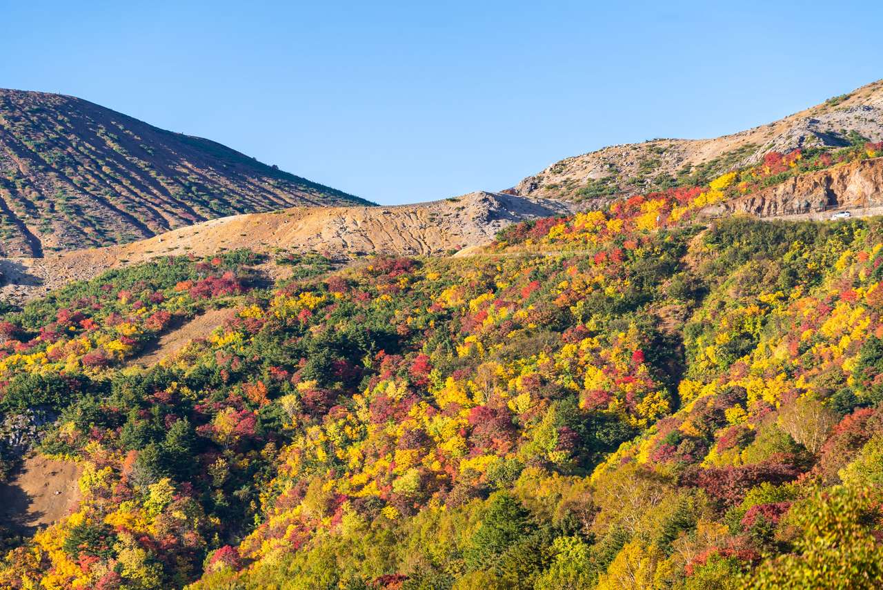 Осіннє осіннє листя гори в Бандай Азума онлайн пазл