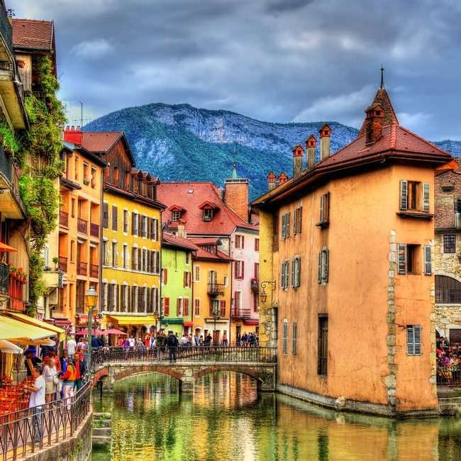 Una città sul canale in Francia puzzle online
