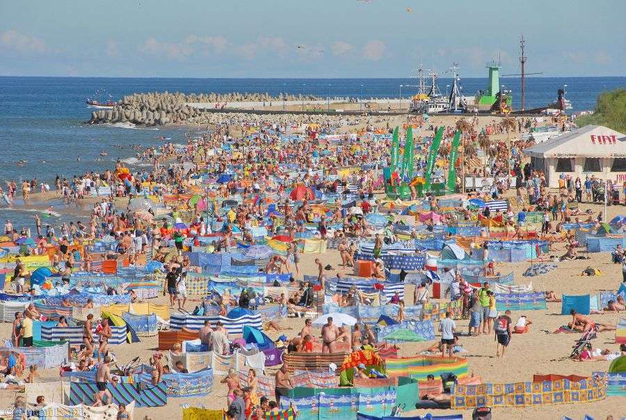 Multidões na praia em Władysławowo quebra-cabeças online