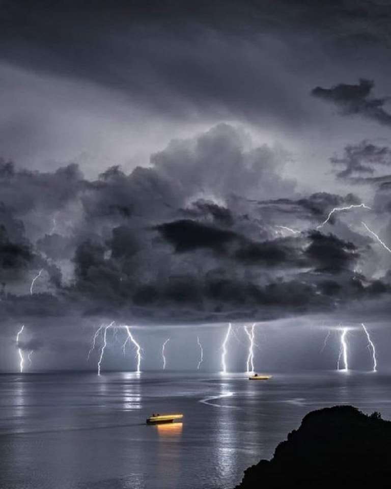 Een storm over de zee. online puzzel