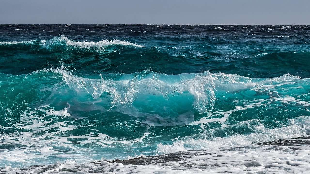 Τα κύματα της θάλασσας παζλ online