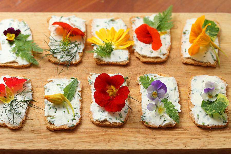 Sandwiches con flores comestibles. rompecabezas en línea