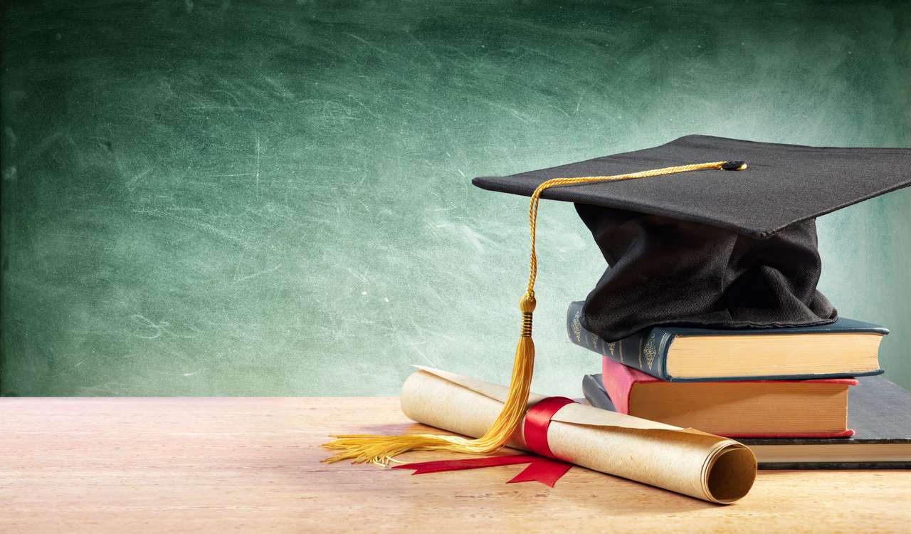 Graduatie cap en diploma legpuzzel online