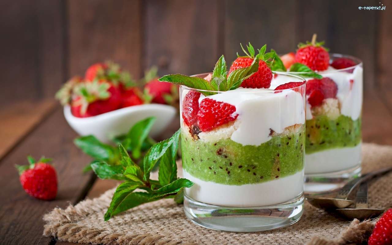 Dessert med kiwi och jordgubbar Pussel online