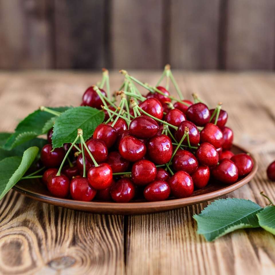 Cherries on a plate online puzzle
