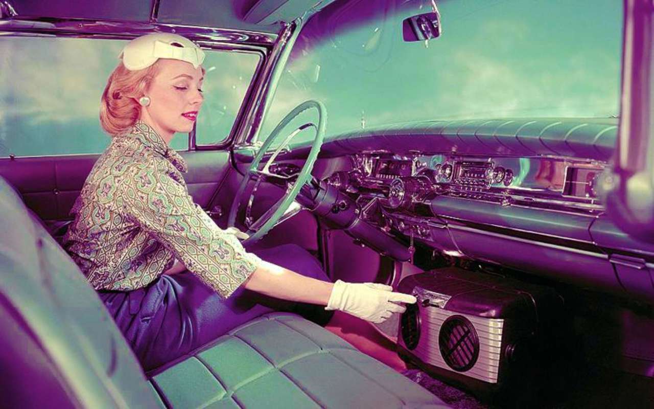 салон автомобилей 1950-х годов онлайн-пазл