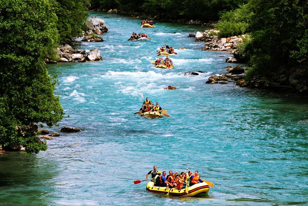Rafting στο ποτάμι παζλ online