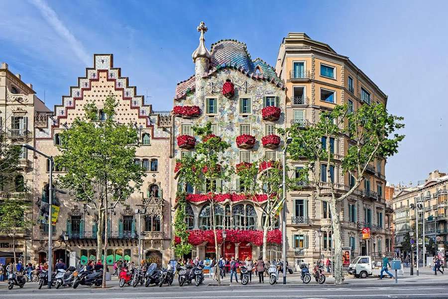 Kamienice i Casa Batllo- Barcelona pussel på nätet