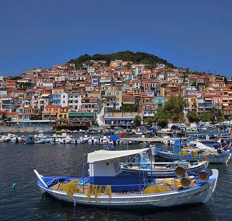 Plomari sull'isola greca di Lesbos puzzle online