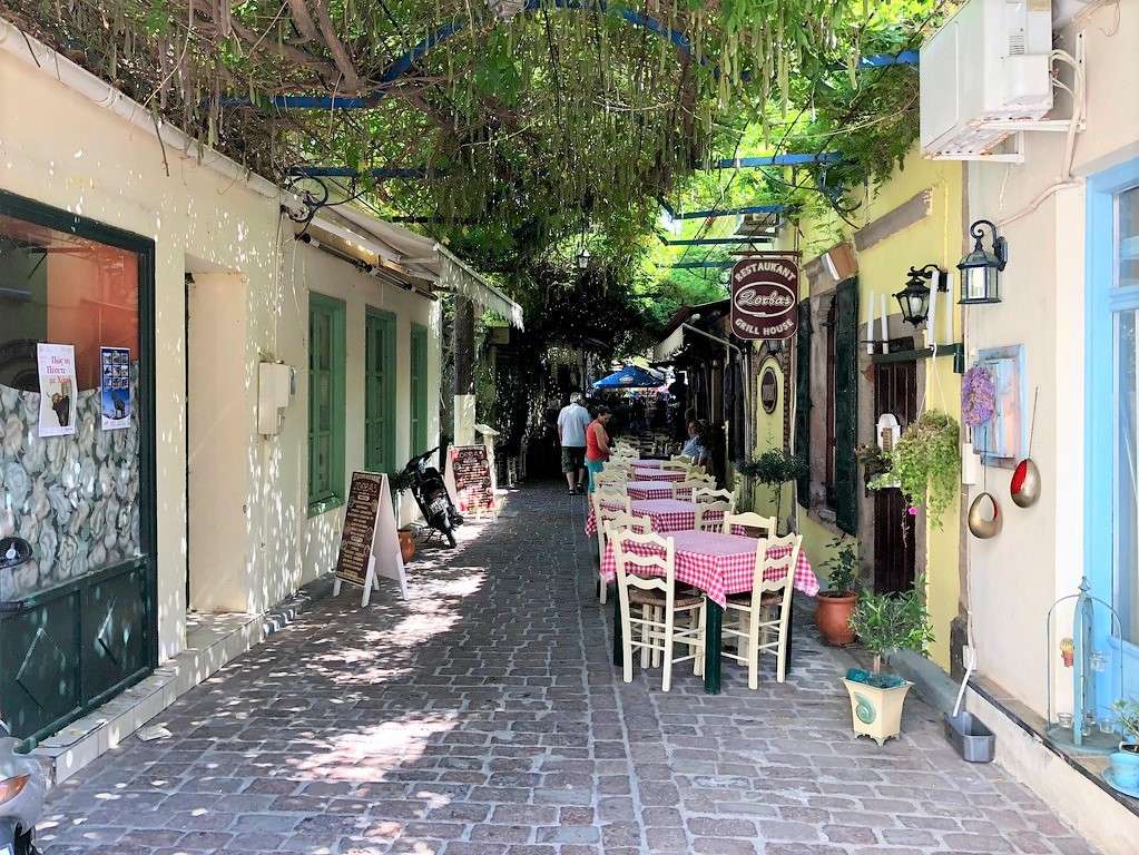 Петра на греческом острове Лесбос пазл онлайн