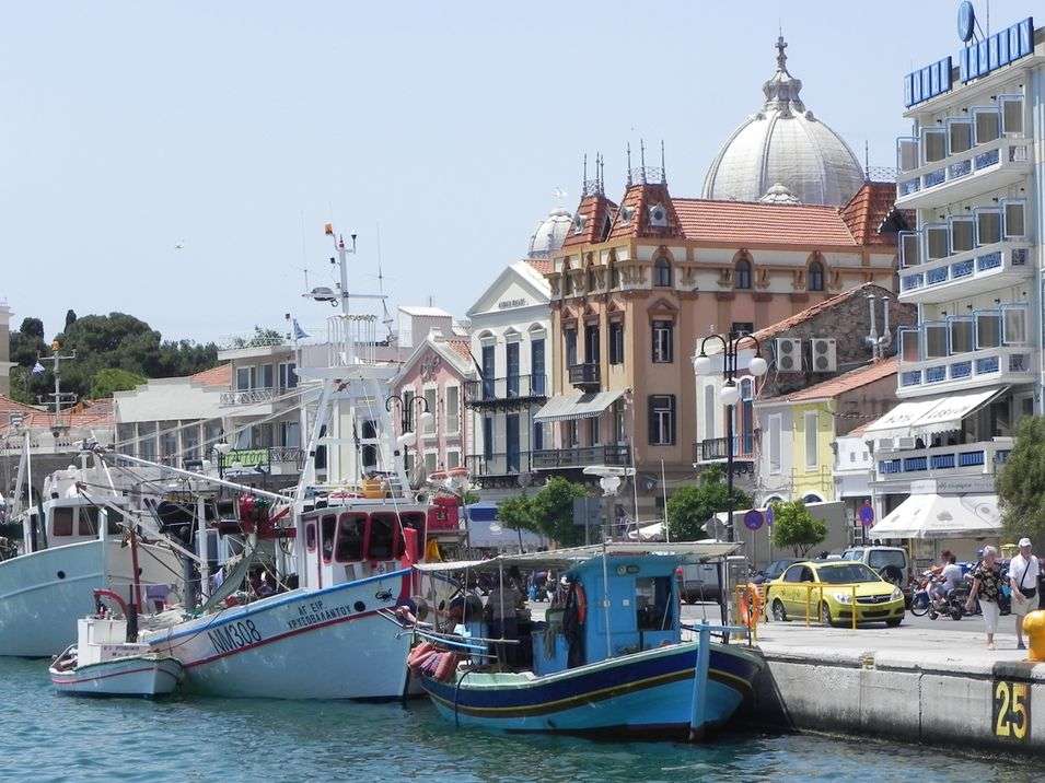 Митилини на греческом острове Лесбос онлайн-пазл