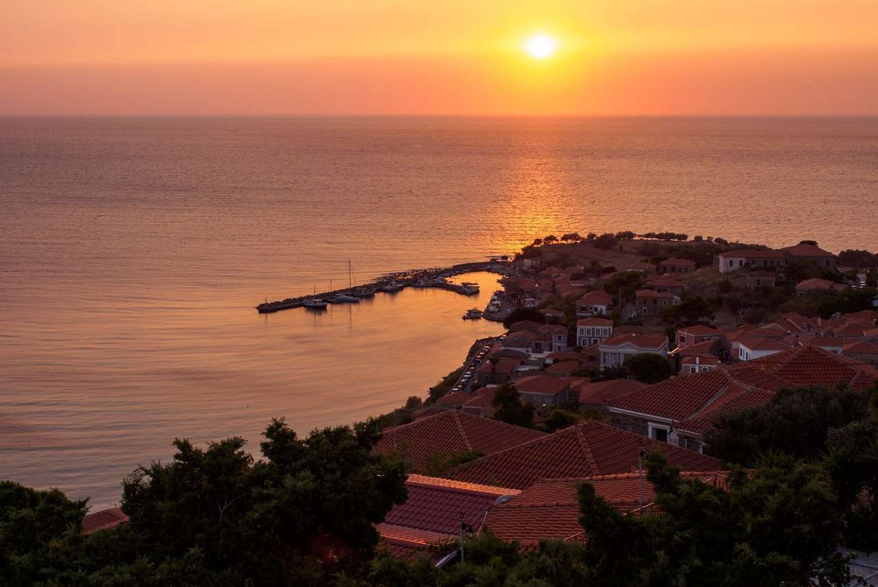 Моливос Лесбос гръцки остров онлайн пъзел
