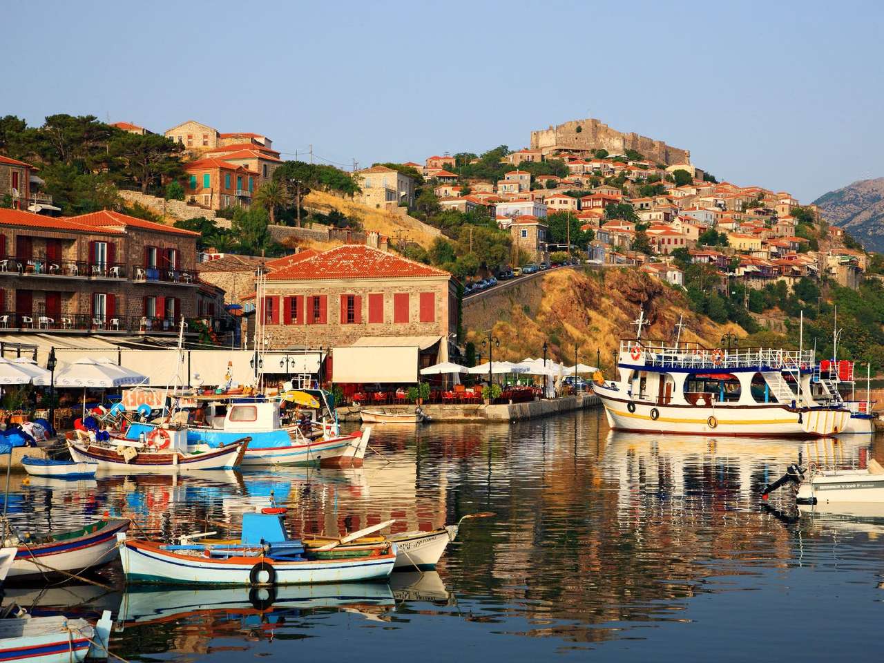 Моливос, греческий остров Лесбос пазл онлайн