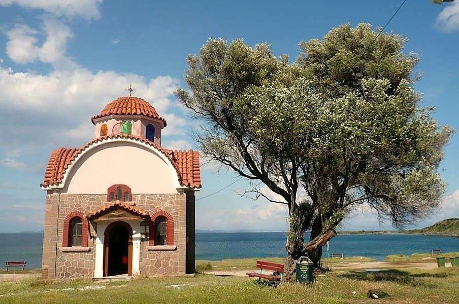 Мистенья на греческом острове Лесбос онлайн-пазл