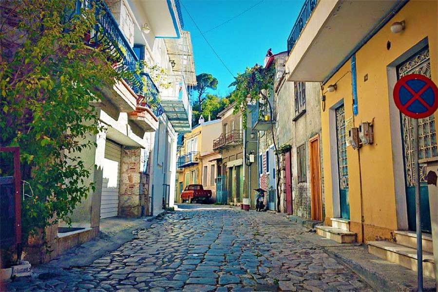 Агіассос на грецькому острові Лесбос пазл онлайн