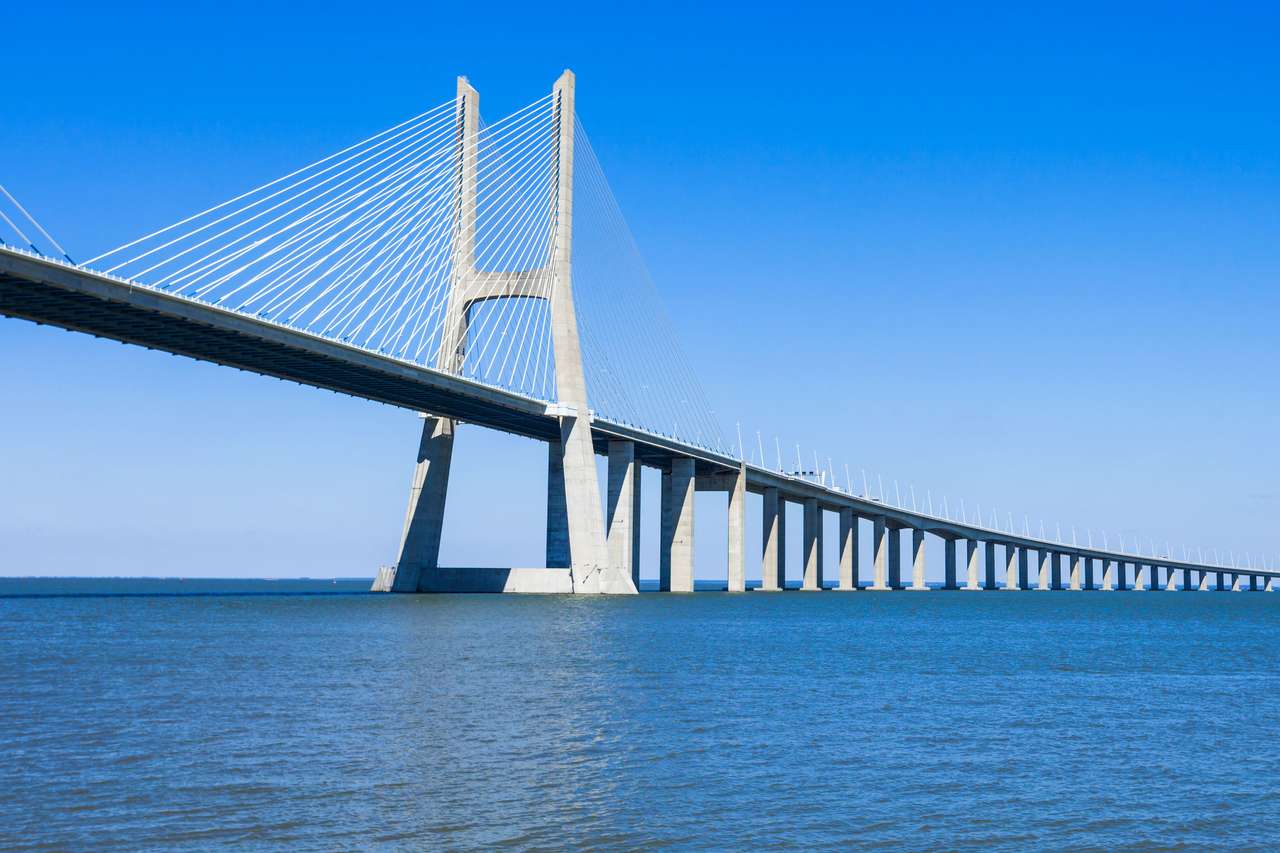 Die Vasco da Gama Bridge in Lissabon Online-Puzzle