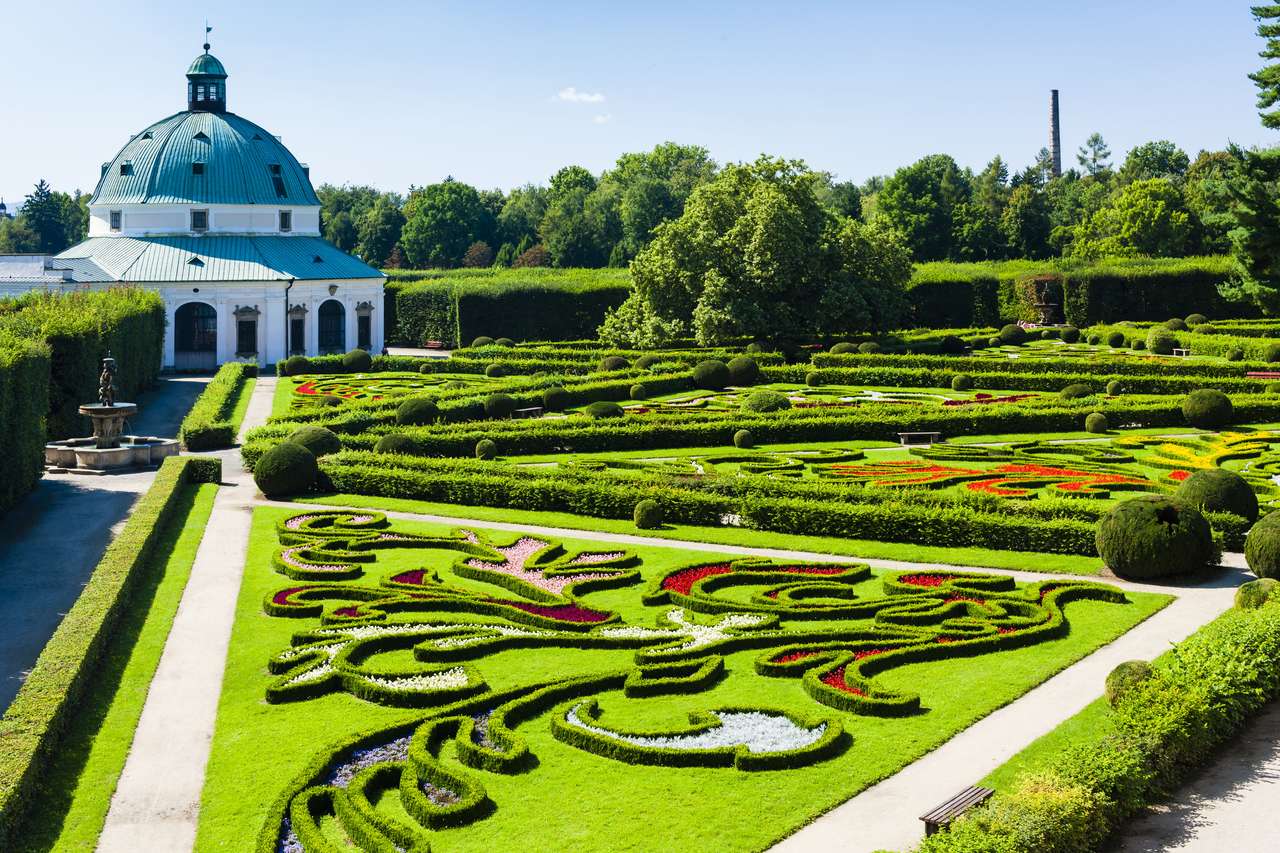 Jardín de flores del palacio de Kromeriz rompecabezas en línea