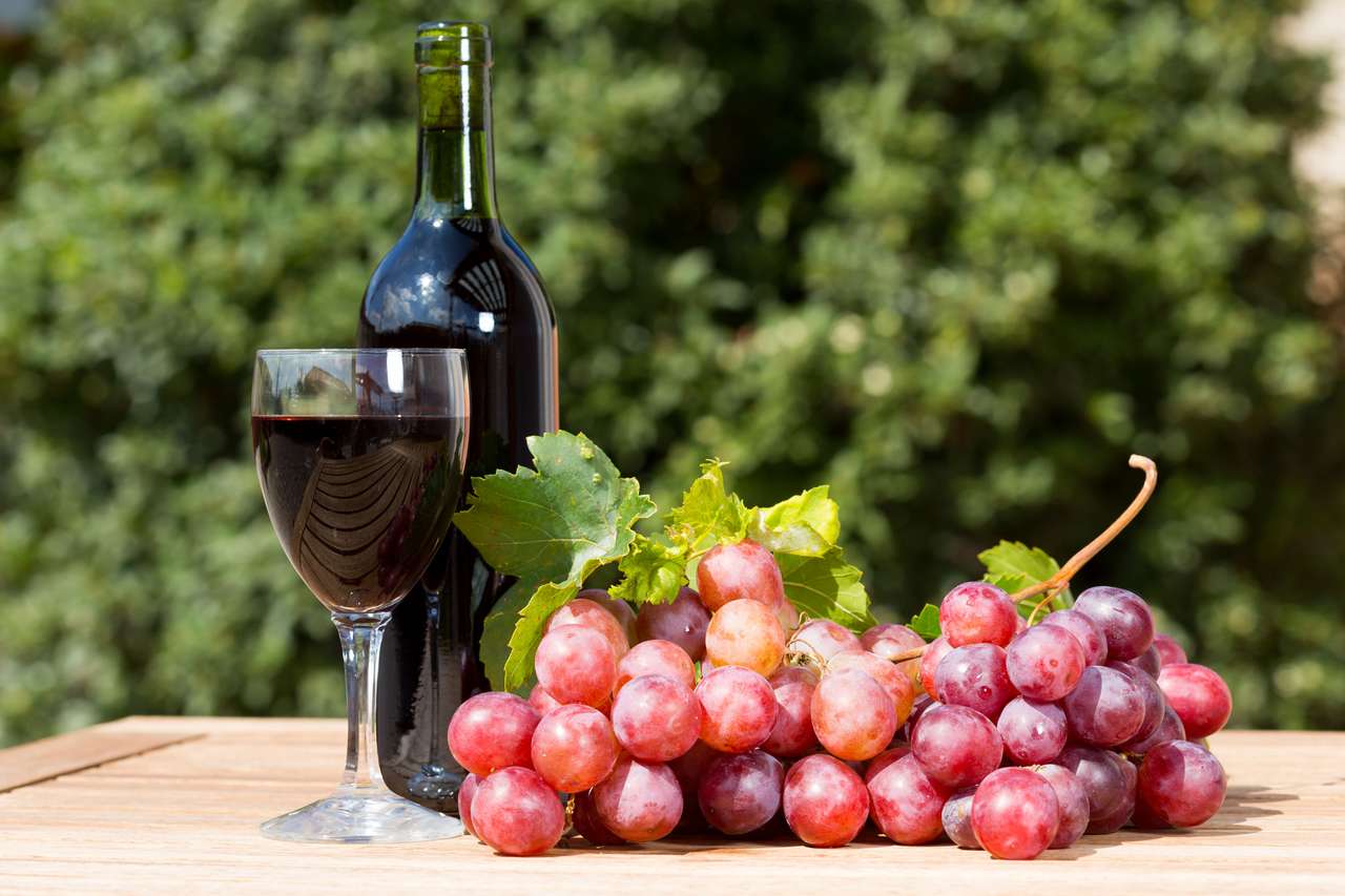 Víno s čerstvě sklizeným hroznovým vínem skládačky online