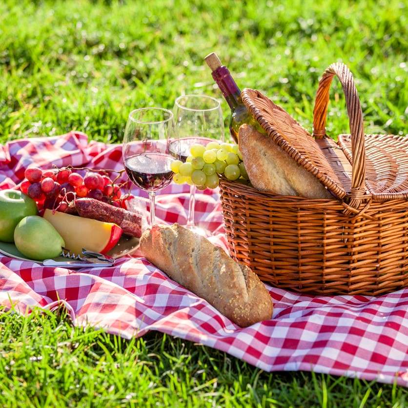 Essen Sie eine Mahlzeit auf einem Picknick Online-Puzzle