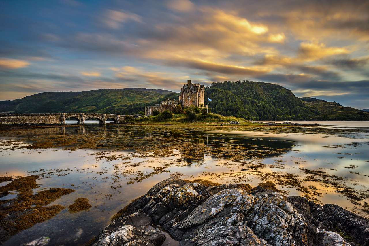 Solnedgång över Eilean Donan Castle Pussel online
