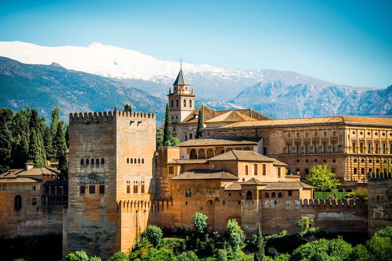 Palast in Granada. Puzzlespiel online