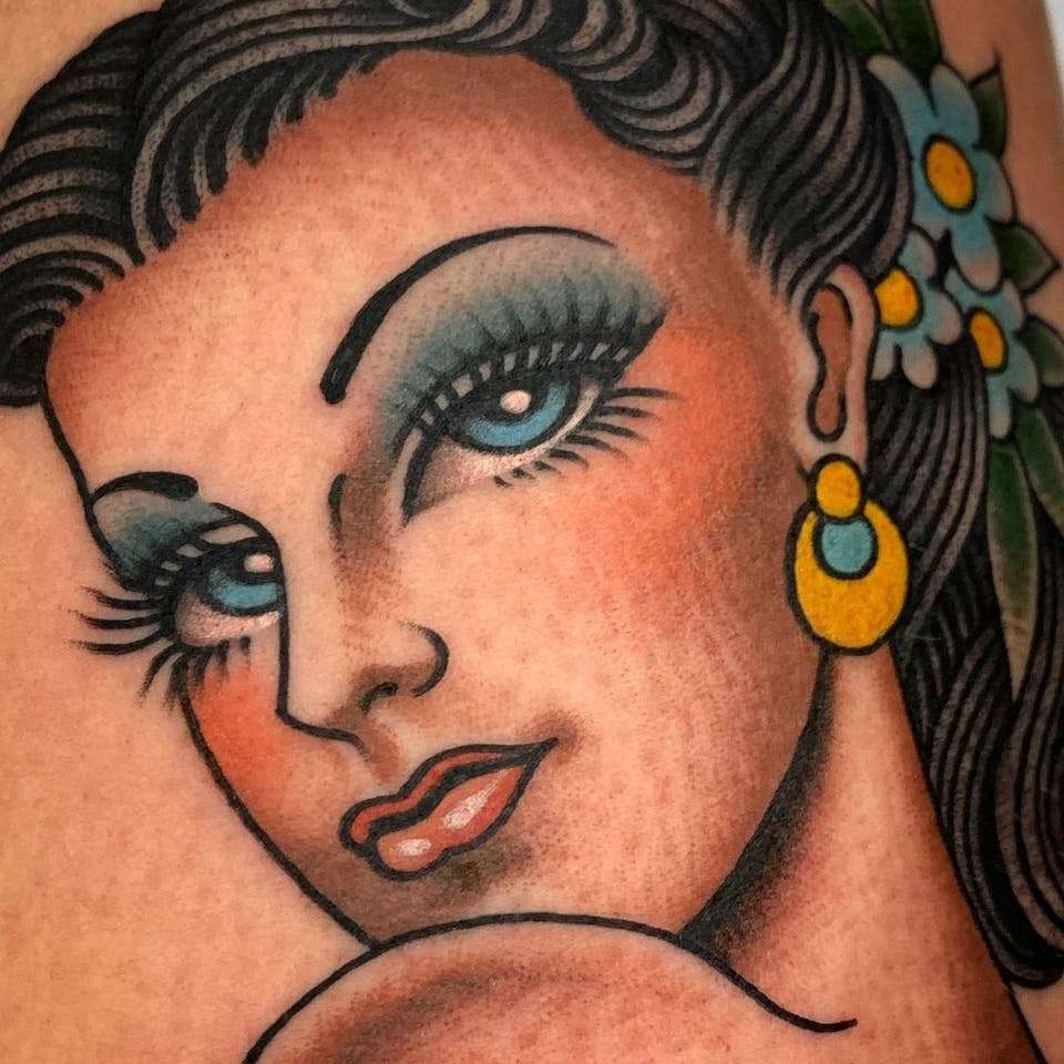 Nő tatoo arc kirakós online