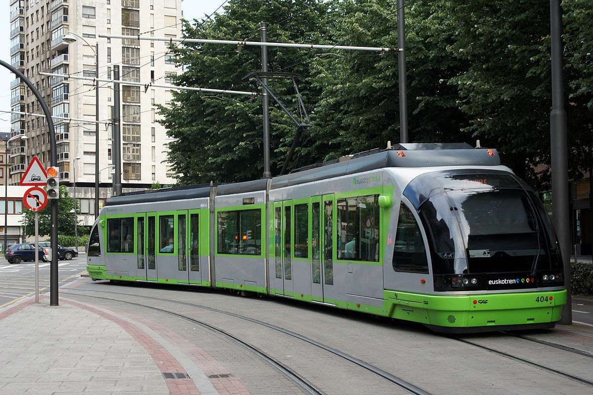 Трамвай в Бильбао, Испания онлайн-пазл