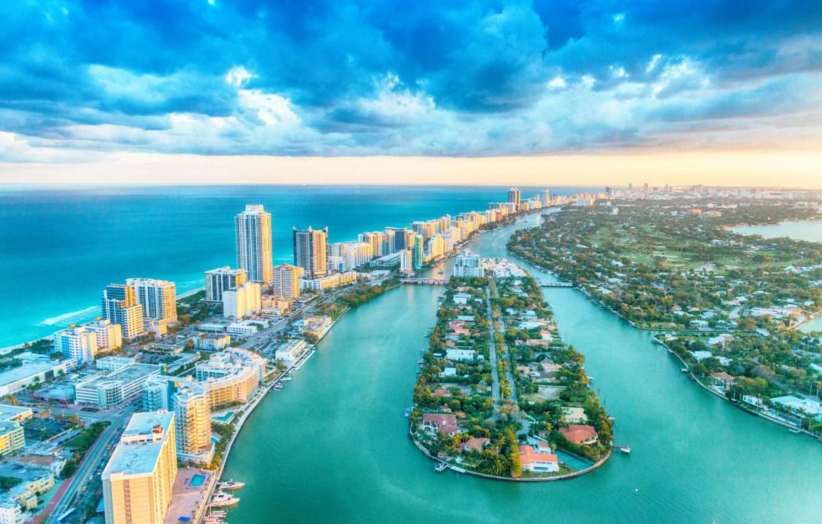 Florida in de Atlantische Oceaan legpuzzel online