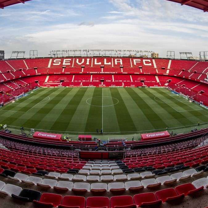 Estadio en Sevilla- España rompecabezas en línea
