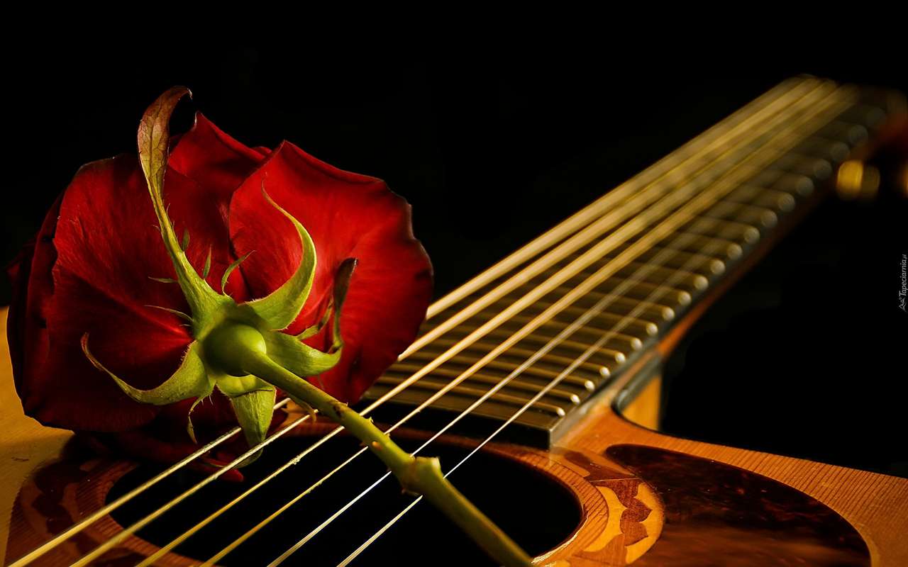 Червона троянда на гітарі пазл онлайн
