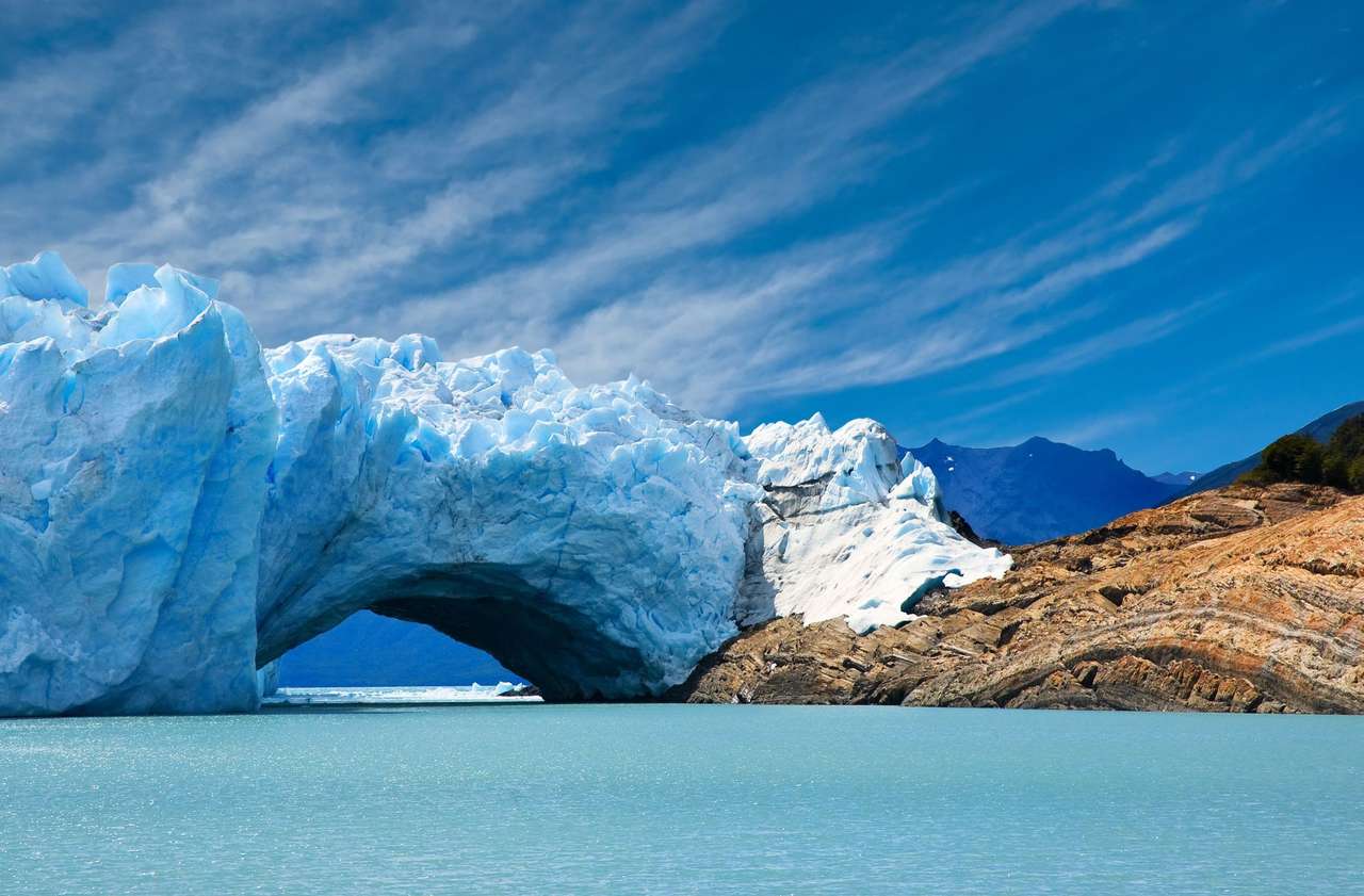 Most ledu v ledovci Perito Moreno, Patagonia, online puzzle