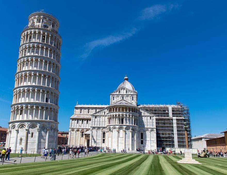 Torre de curva en Pisa rompecabezas en línea