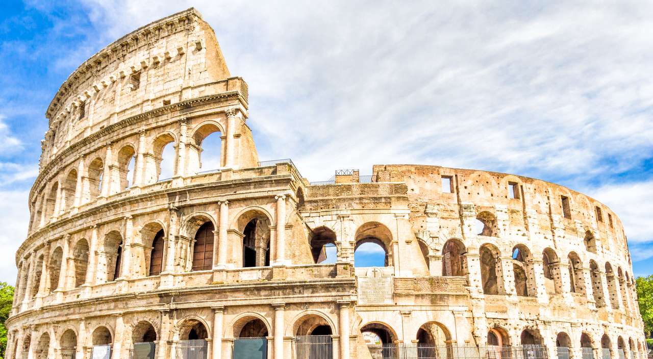 Starověké cihlové koloseum, Řím, Itálie online puzzle