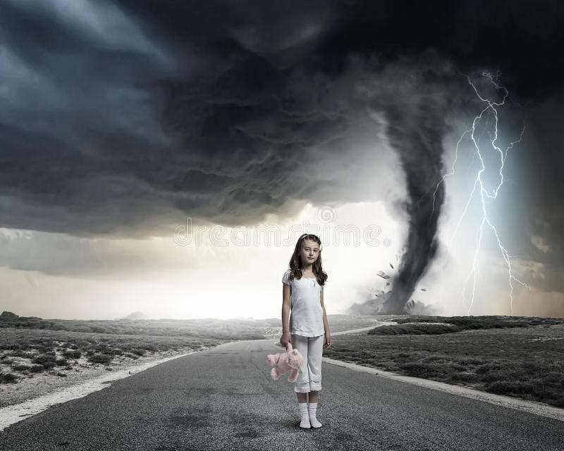 Het meisje en de tornado .............. online puzzel