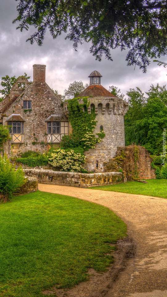 Egy épület Kent megyében Angliában online puzzle