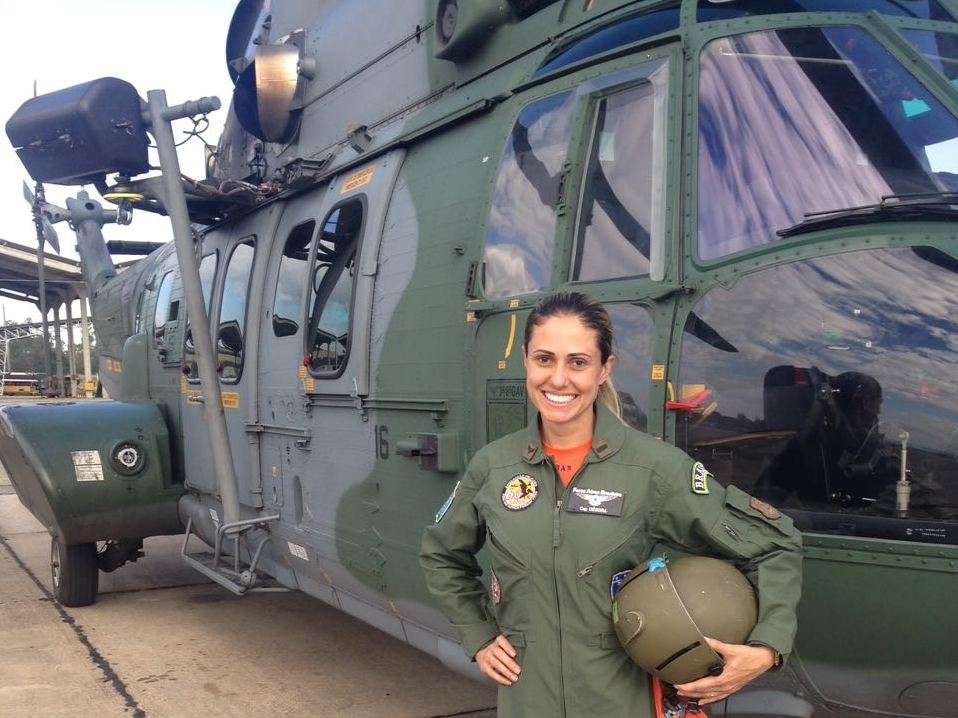 Pilotní žena vrtulník - Fab skládačky online