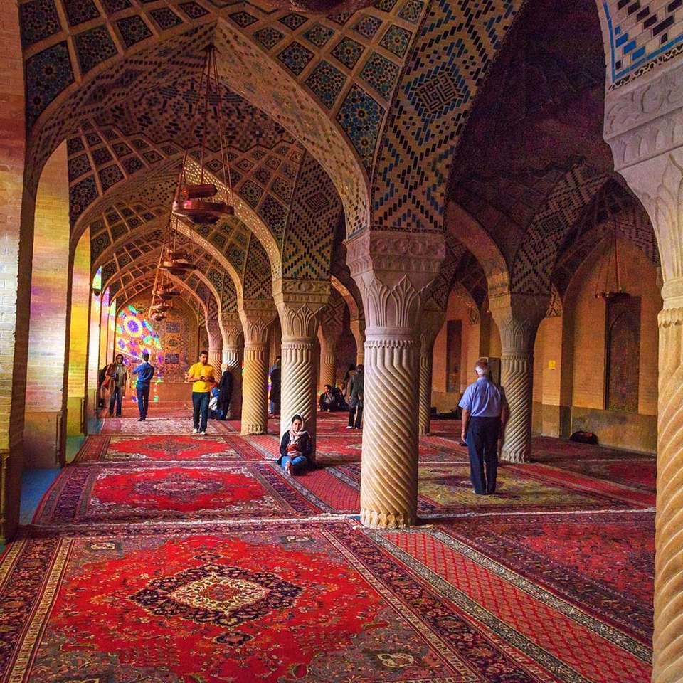 Розовая мечеть в Иране пазл онлайн
