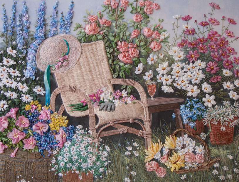 Вышитая картина- цветы в саду онлайн-пазл