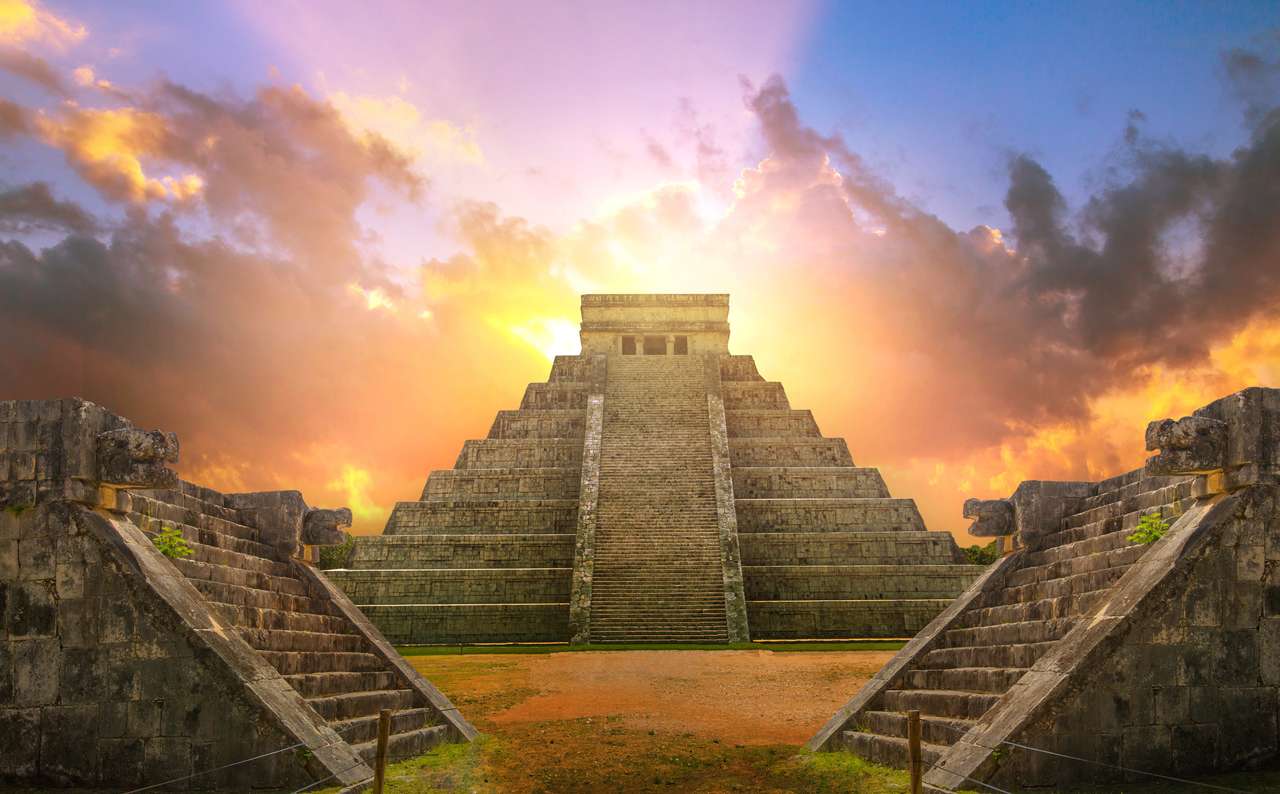 Mexiko, Chichen Itza, Yucatan. Maya Pyramid av Kukulcan El Castillo vid solnedgången pussel på nätet