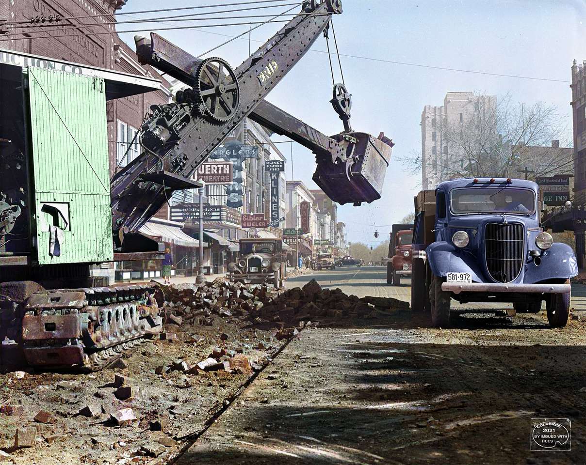 1939 - Erie steam shovel, Ford truck (blue), Chevr puzzle online